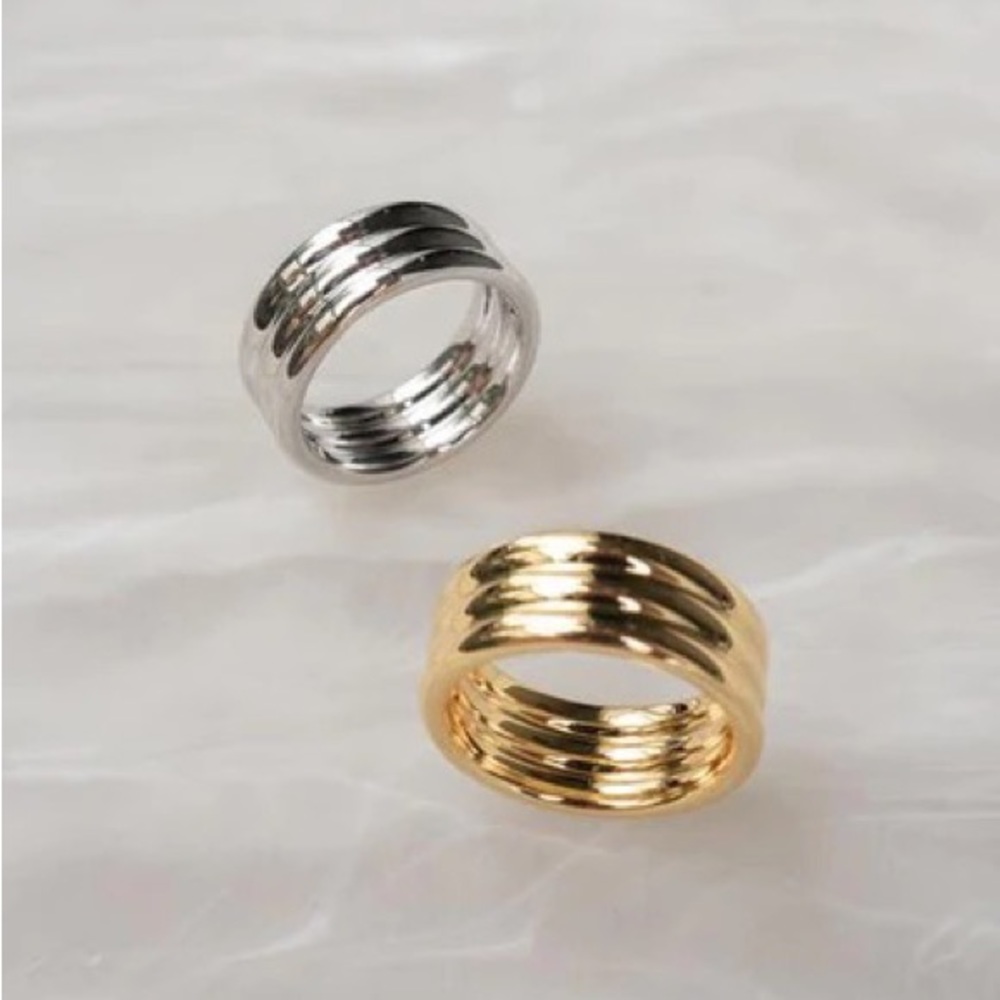 RIDGED BAND RING | LUV AJ - Picture 3 of 6